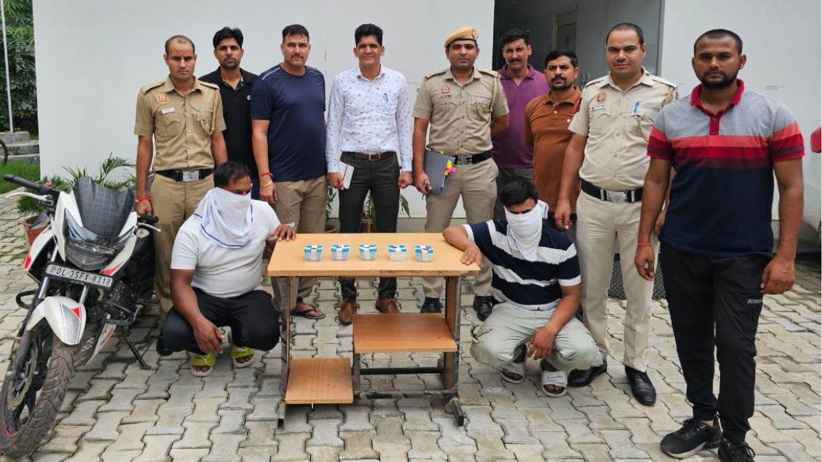 ncr delhi police arrests chain snatchers after reviewing cctv footage