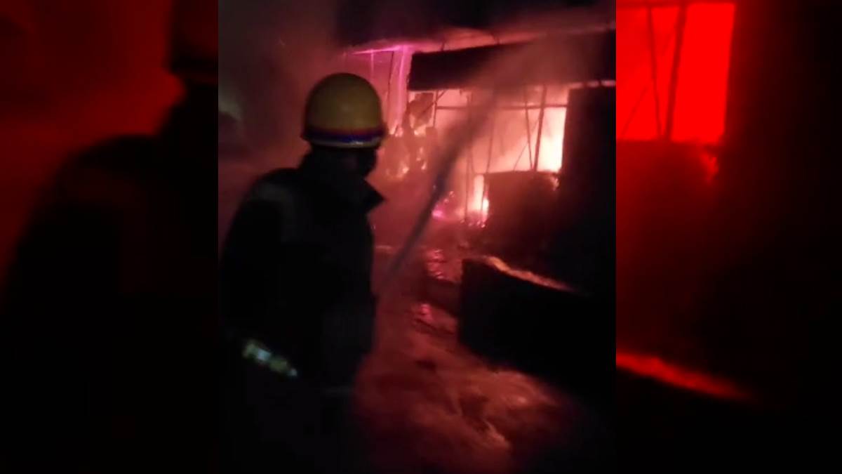 ncr fire engulfs departmental stores in ghaziabad