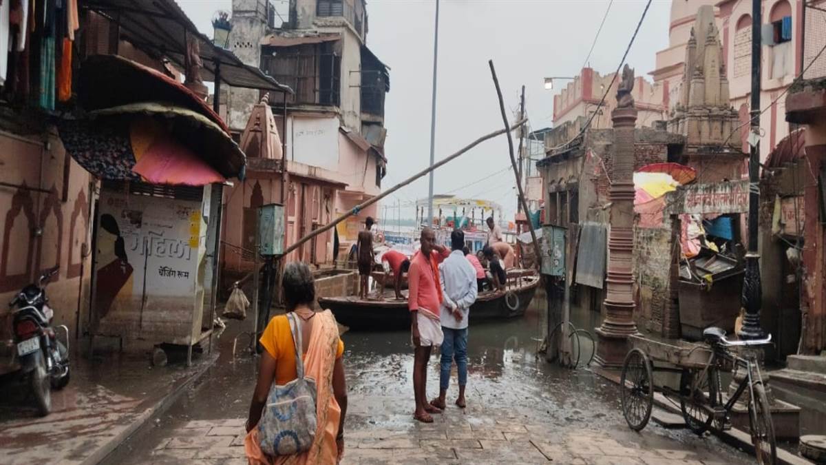https://www.jagranimages.com/images/newimg/07082025/07_08_2025-flood4_24006300.jpg