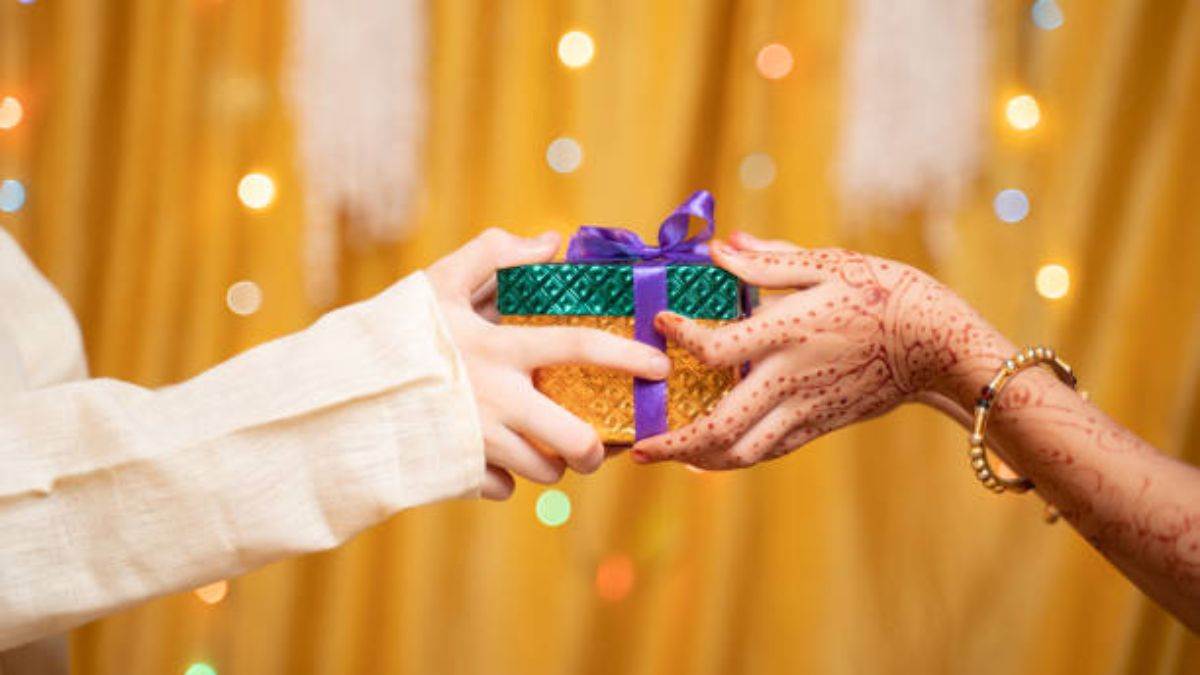 https://www.jagranimages.com/images/newimg/07082025/07_08_2025-gift_ideas_for_rakshabandhan_24006225.jpg