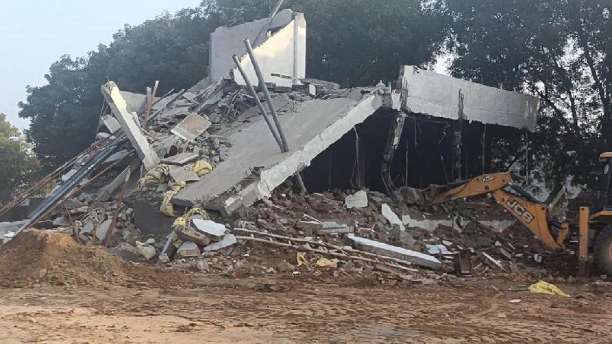 ncr gurugram one acre government land freed 11 illegal constructions demolished