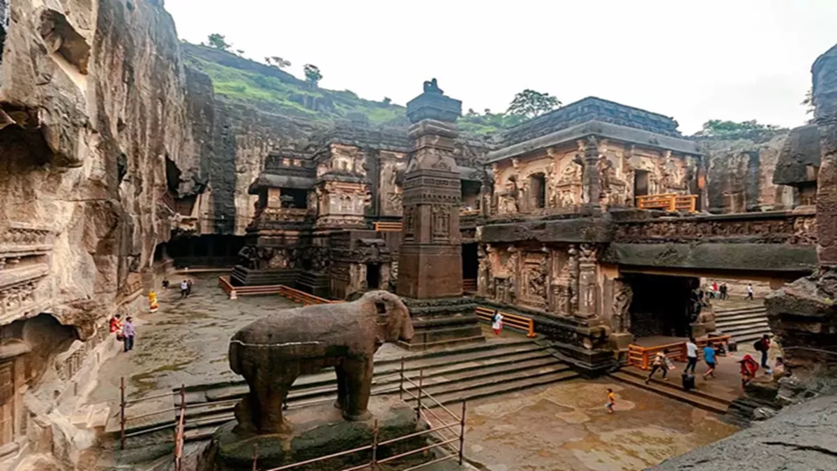 Maharashtra: एलोरा गुफा में हो रहा पानी का रिसाव, नौवीं शताब्दी के दुर्लभ पेंटिंग्स को खतरा