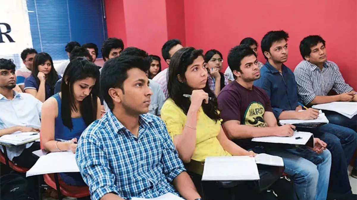 Bihar News: कोचिंग संस्थानों पर शिक्षा विभाग सख्त, स्कूल के समय पर ट्यूशन पढ़ाने पर होगी कार्रवाई