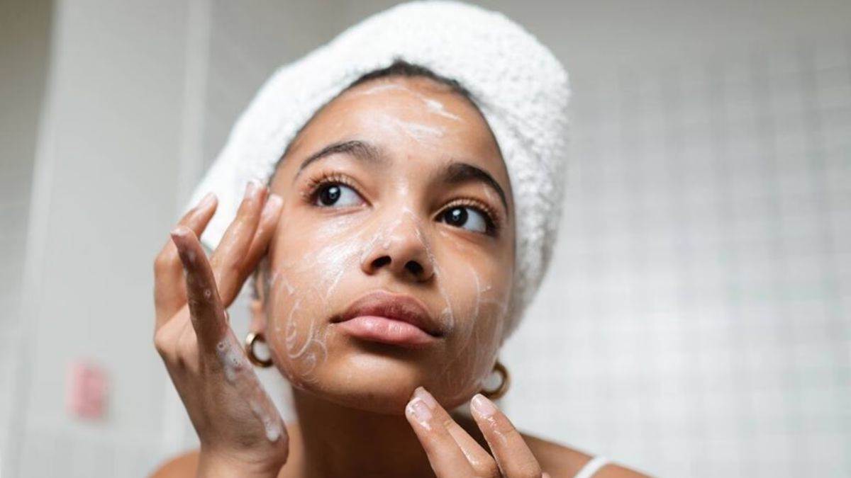 https://www.jagranimages.com/images/newimg/07082025/07_08_2025-milk_for_glowing_skin_24005510.jpg