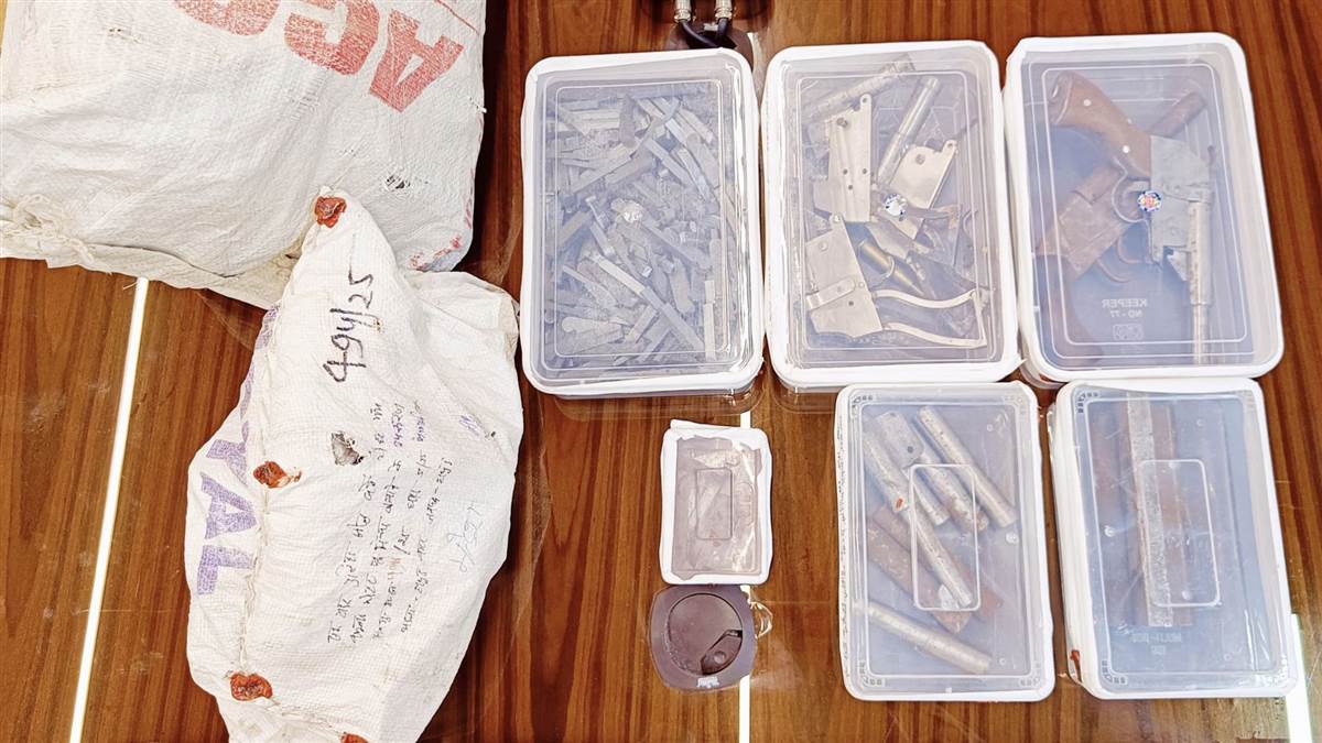 hapur police busts illegal arms factory and arrests smuggler