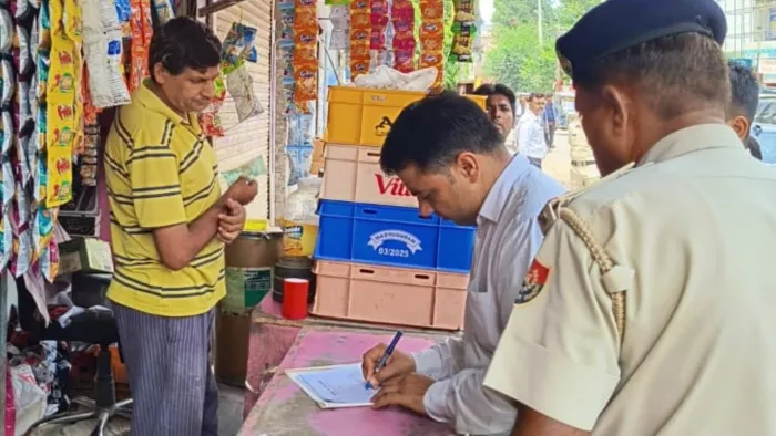 Sonipat में दुकानदारों को थमाए गए नोटिस, बुलडोजर की कार्रवाई से पहले ...