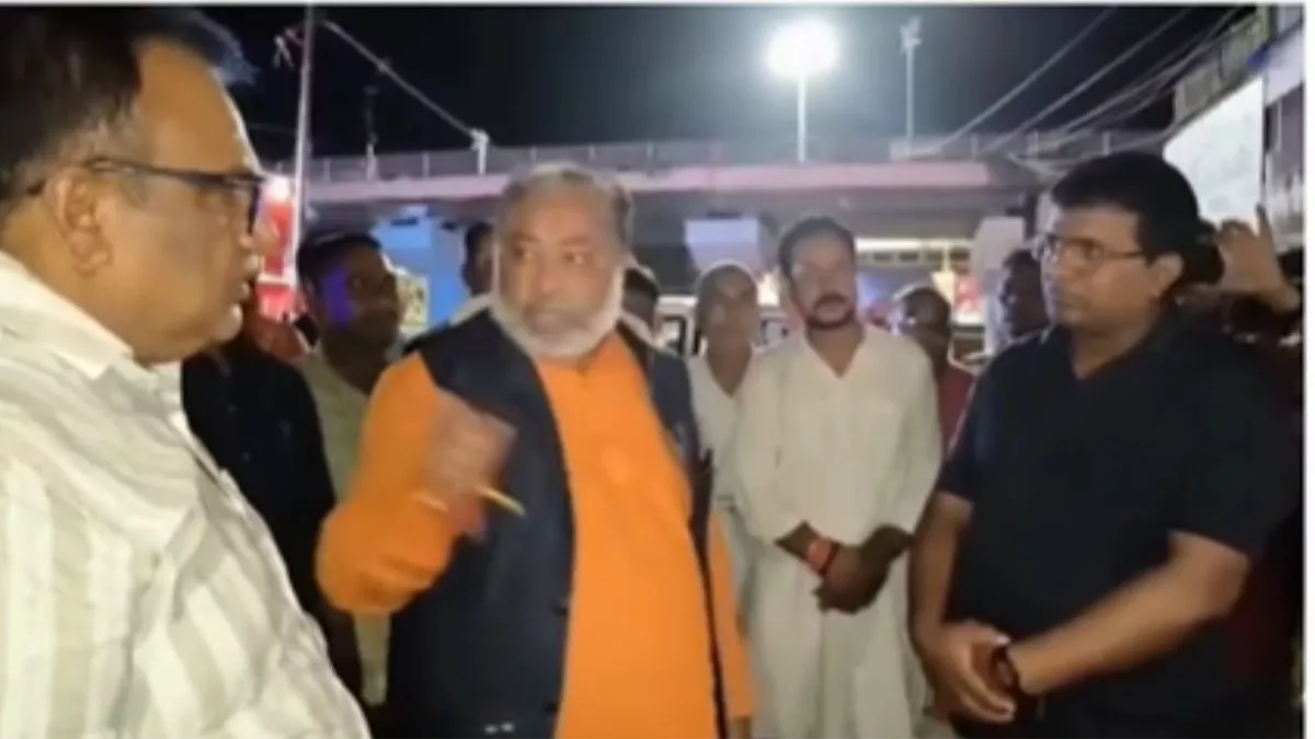Ballia Bridge Controversy: नया पुल चालू करने पर अधिशासी अभियंता पर भड़के परिवहन मंत्री, बोले- हम हैं विधायक और हमें ही नहीं बताया