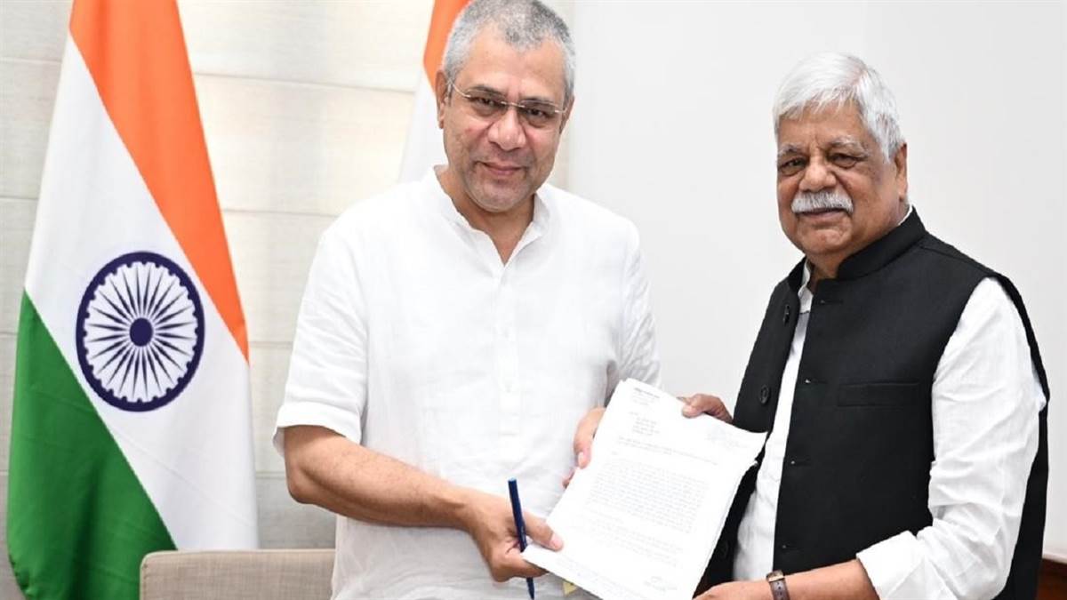 https://www.jagranimages.com/images/newimg/07082025/07_08_2025-palamu_mp_with_rail_minister_24006640.jpg