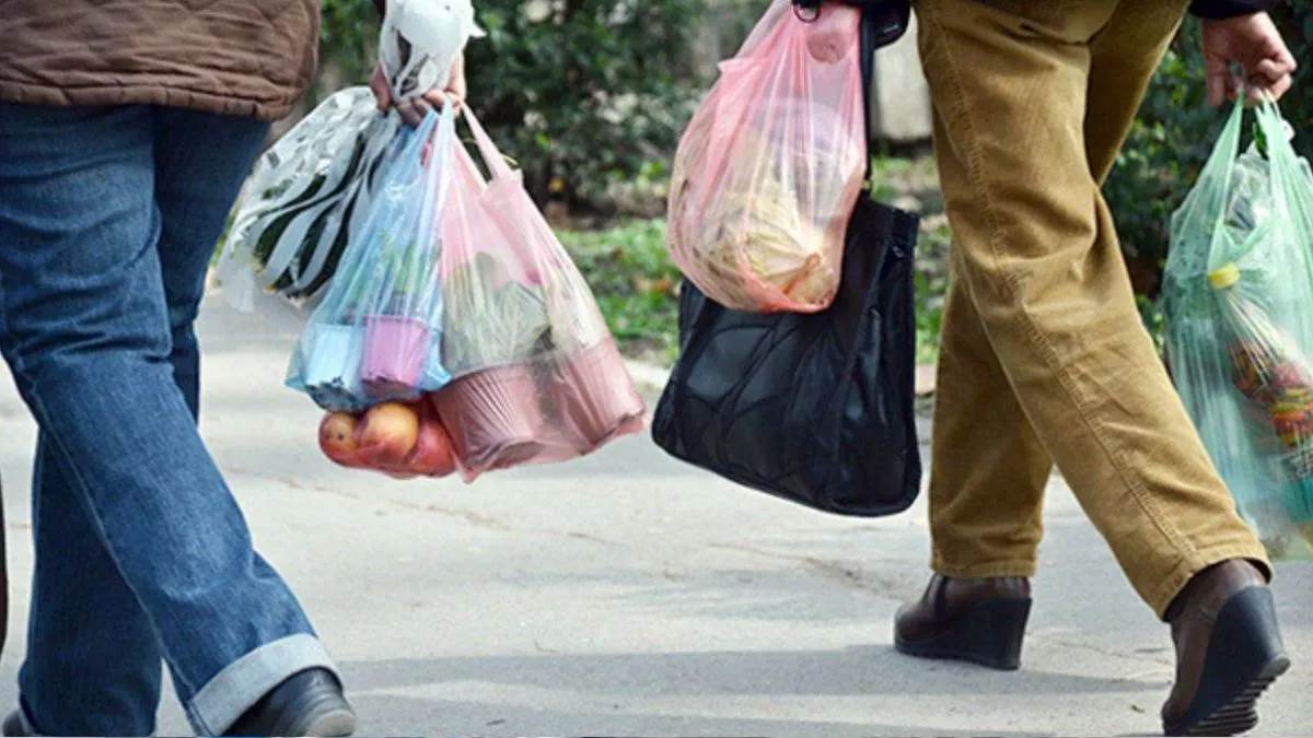 https://www.jagranimages.com/images/newimg/07082025/07_08_2025-polythene_ban_in_jammu_24006399.jpg