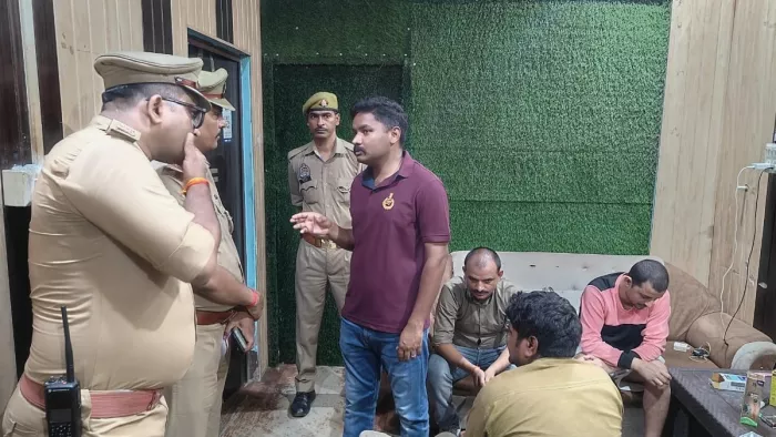 वाराणसी में देह व्यापार मामले में दो स्पा सेंटरों के मालिकों पर मुकदमा दर्ज किया गया है।