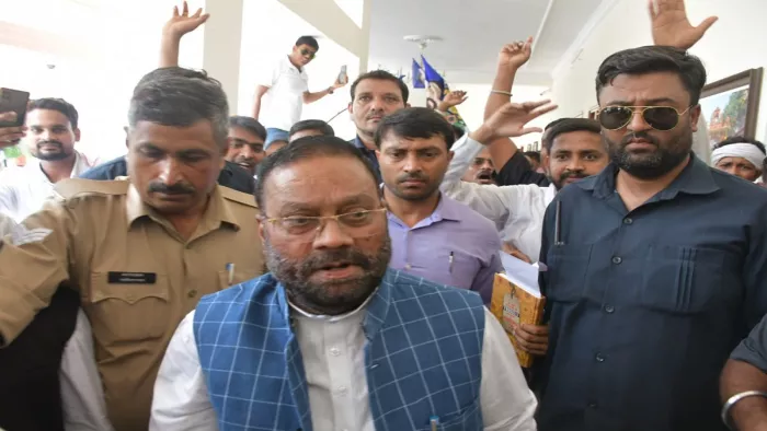 प्रयागराज दौरे के दौरान स्वामी प्रसाद मौर्य ने भाजपा पर अपराधियों को समर्थन देने का आरोप लगाया।