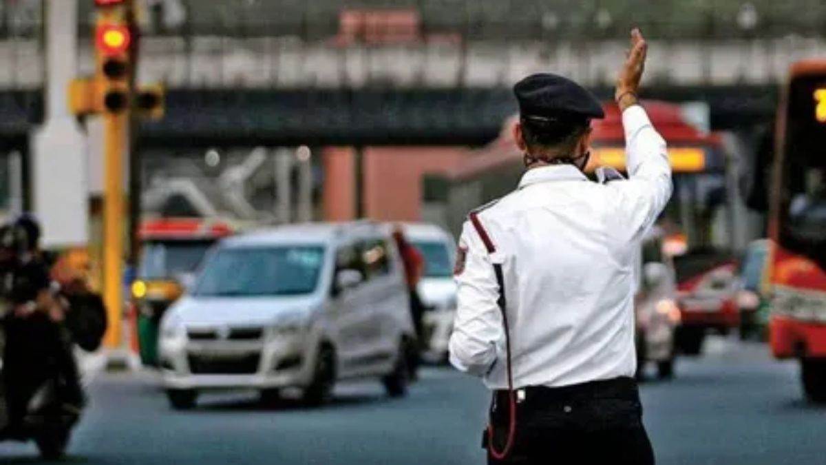 https://www.jagranimages.com/images/newimg/07082025/07_08_2025-traffic_24006743_192830278.jpg