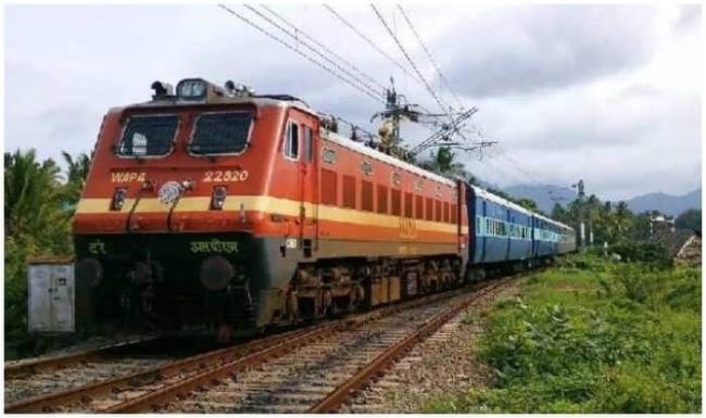 trains between dhanbad and ranchi