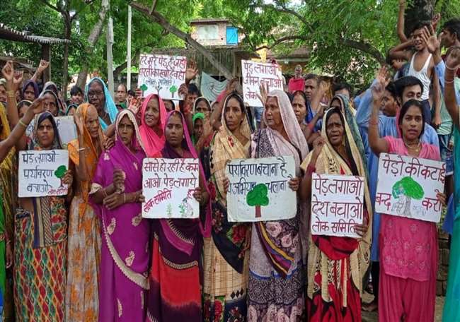 वाराणसी में भू सेवा जल सेवा अभियान के तहत मंगलवार को भी आयोजन किया गया।