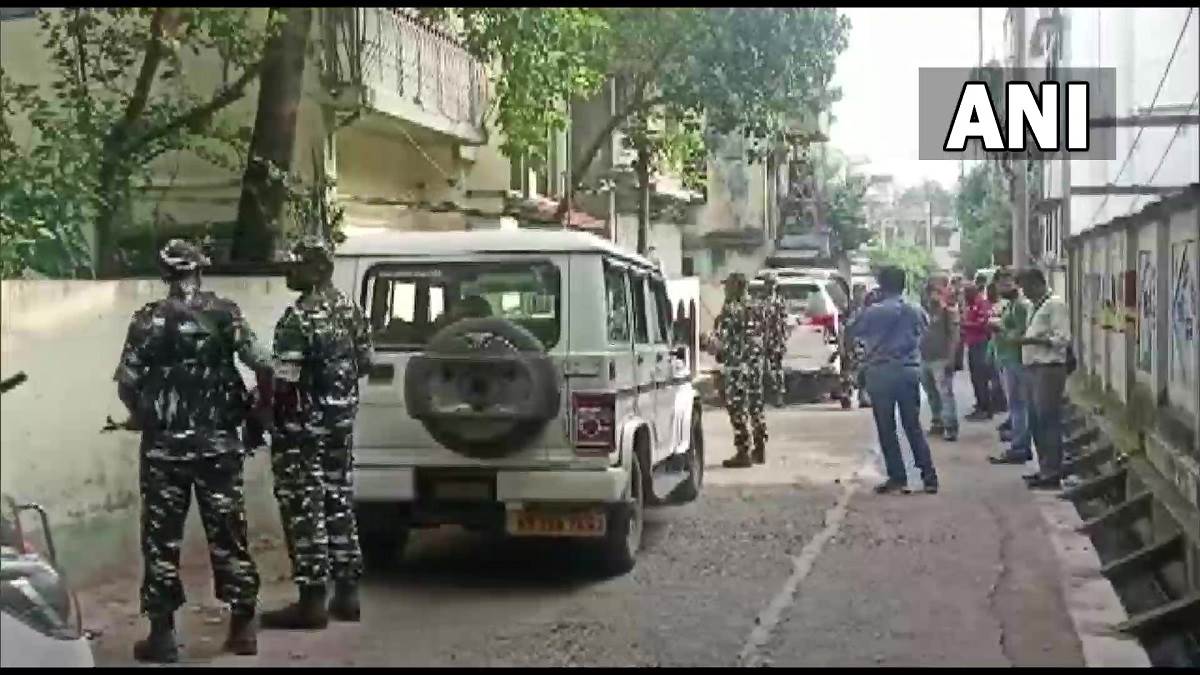 https://www.jagranimages.com/images/newimg/07092022/07_09_2022-cbi_raid_in_west_bengal_23049541_93157756.jpg