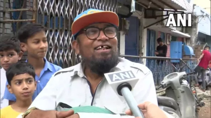 ना... ना... नमकीन पैकेट टी... तीती... तीस रुपैया में... नमकीन बेचने का यह अनोखा मधुर तरीका