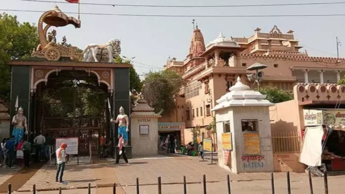 Mathura Places For Visit: मथुरा के मंदिरों को देखने आते हैं रोजाना हजारों श्रद्धालु