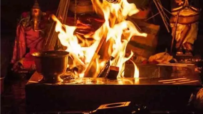 Guggal Dhoop: गुग्गल धूप से करें ये 3 चमत्कारी उपाय, दुख और दरिद्रता हो जाएगी दूर