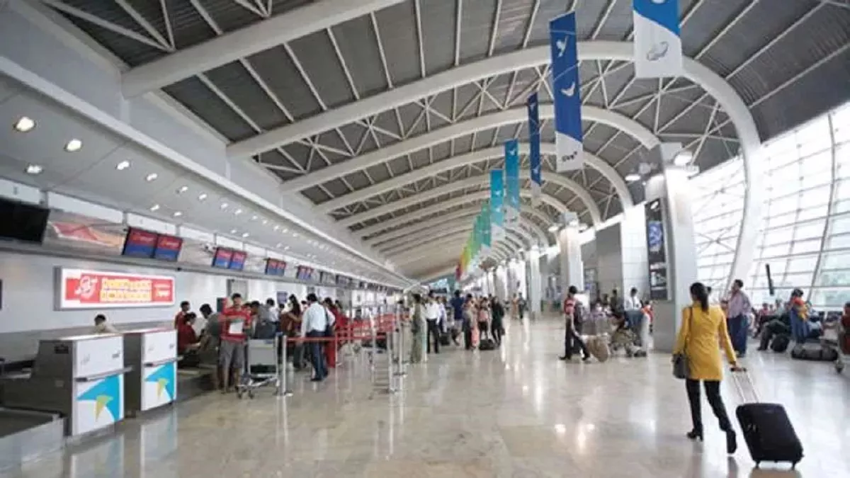 Hyderabad: दुबई से सोना तस्करी करके ला रहा था यात्री, मदद करने वाले एयरपोर्ट कर्मचारी के साथ आरोपी गिरफ्तार