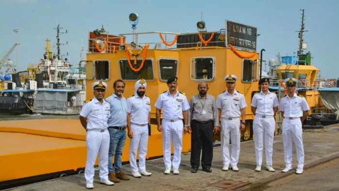 नौसेना को सौंपा गया LSAM 16 श्रृंखला का दूसरा बार्ज (फोटो: एएनआई)