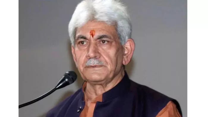 'आतंकियों का न दें शरण, उन्हें सुरक्षाबलों के लिए छोड़ दे'; LG सिन्हा ने लोगों से किया अनुरोध