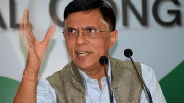 Congress on Udayanidhi statement पत्रकारों को संबोधित करते पवन खेड़ा।