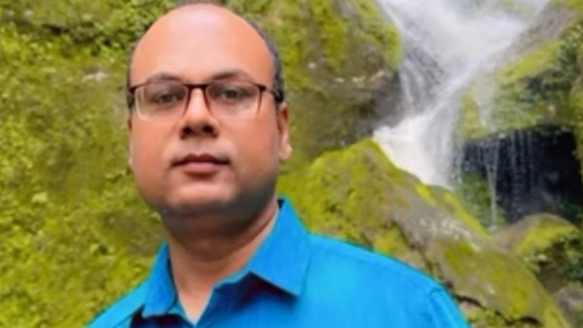 ara news suspended inspector ranjit kumar increased illegal wealth by 35 percent deposited amount in wife account also