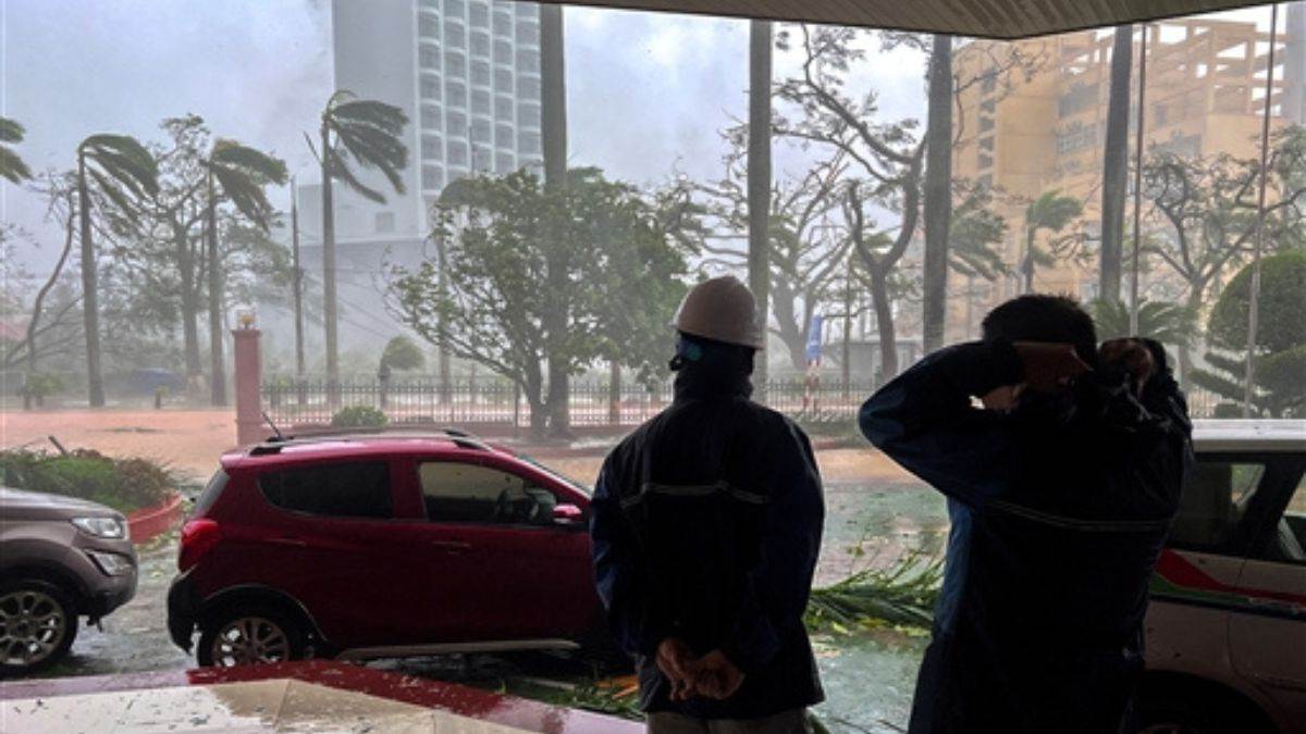 two killed 92 injured as super typhoon yagi wreaks havoc in china hainan heavy rain and gusty winds