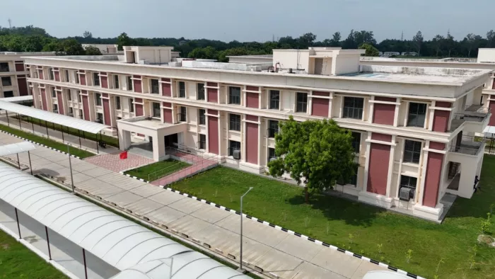 मुख्यमंत्री योगी आदित्यनाथ तीन वर्ष पूर्व सैनिक स्कूल की रखी थी नींव। जागरण