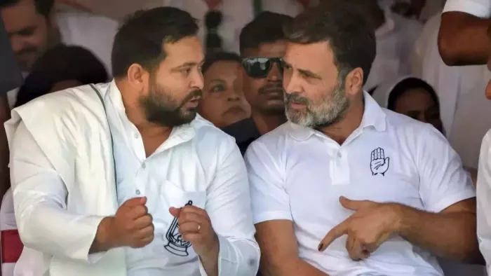 कांग्रेस की अति सक्रियता ने राजद की चिंता बढ़ा दी है (फाइल फोटो)