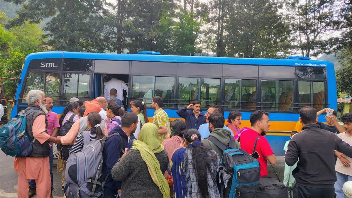 https://www.jagranimages.com/images/newimg/07092025/07_09_2025-bus_24038853_152512374.jpg