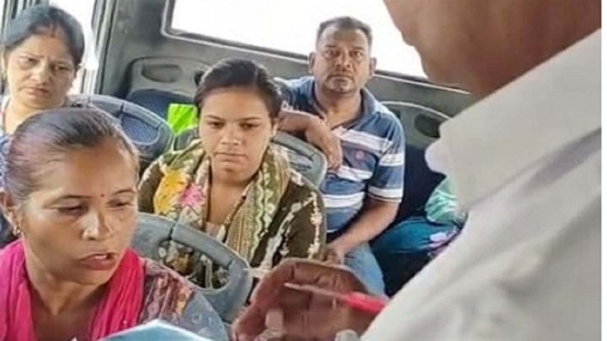 https://www.jagranimages.com/images/newimg/07092025/07_09_2025-bus_24038983.jpg