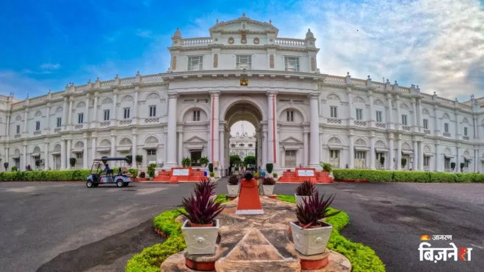 जय विलास पैलेस में 400 कमरे हैं।