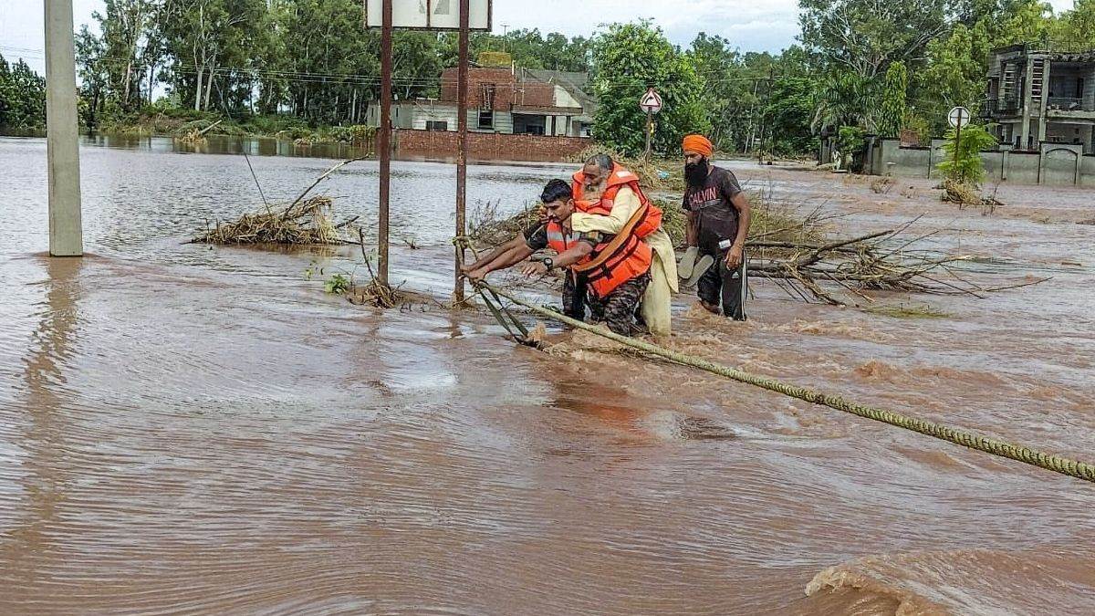 https://www.jagranimages.com/images/newimg/07092025/07_09_2025-flood__12_24038353_7392809.jpg