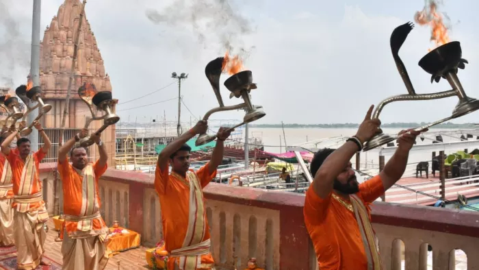 संकट मोचन, दुर्गाकुंड, गौरी केदारेश्वर और तिलभांडेश्वर मंदिर भी दोपहर में ही बंद कर दिए जाएंगे।