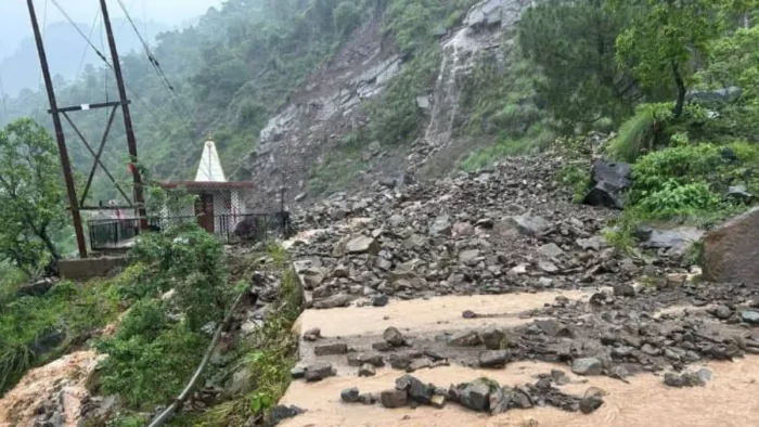 हिमाचल प्रदेश में भारी बारिश का अलर्ट जारी किया गया है।