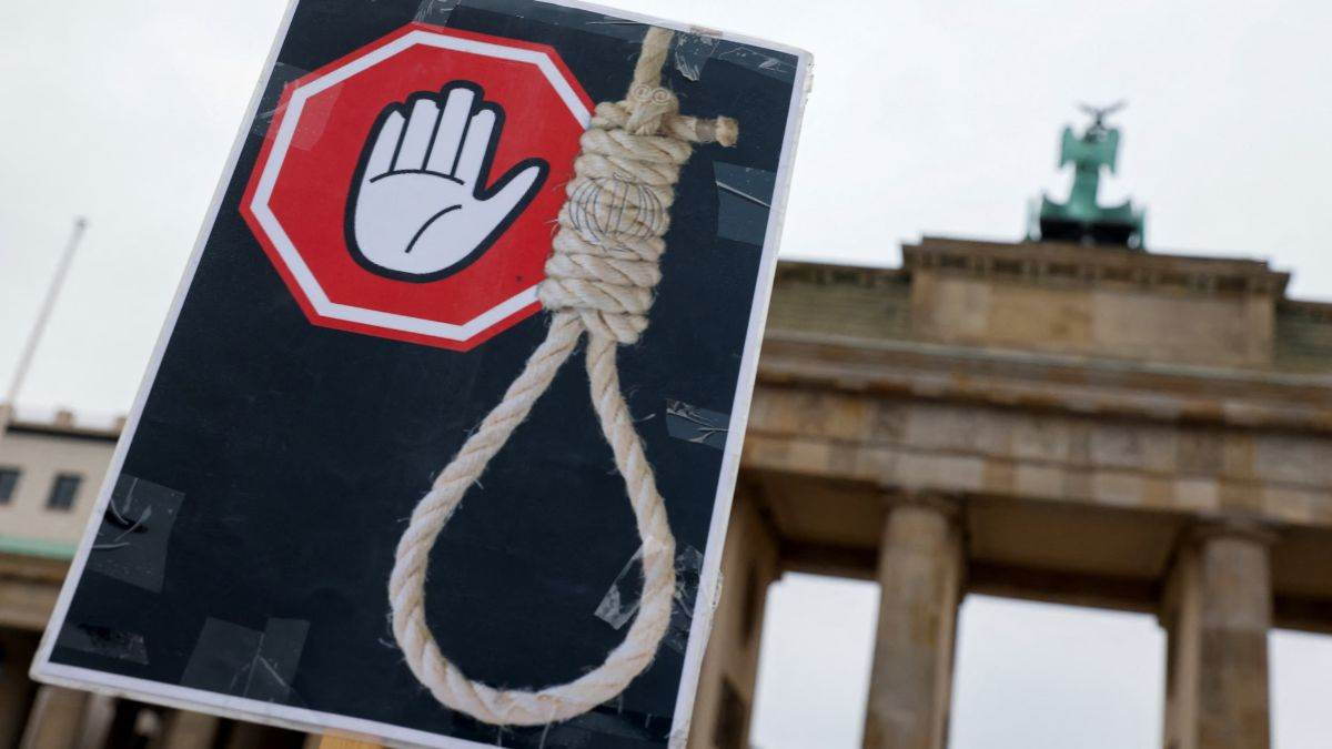 https://www.jagranimages.com/images/newimg/07092025/07_09_2025-iran_execution_24038194.jpg