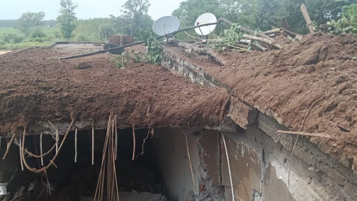 रूपनगर: पहाड़ी का हिस्सा टूटकर गिरने से भारी नुकसान, तीन मकान क्षतिग्रस्त और दो बच्चे घायल