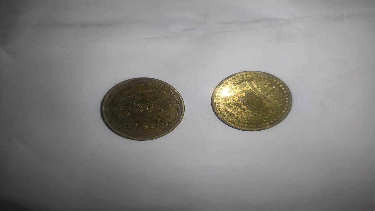 https://www.jagranimages.com/images/newimg/07092025/07_09_2025-mughal_era_coins_24039205.jpg