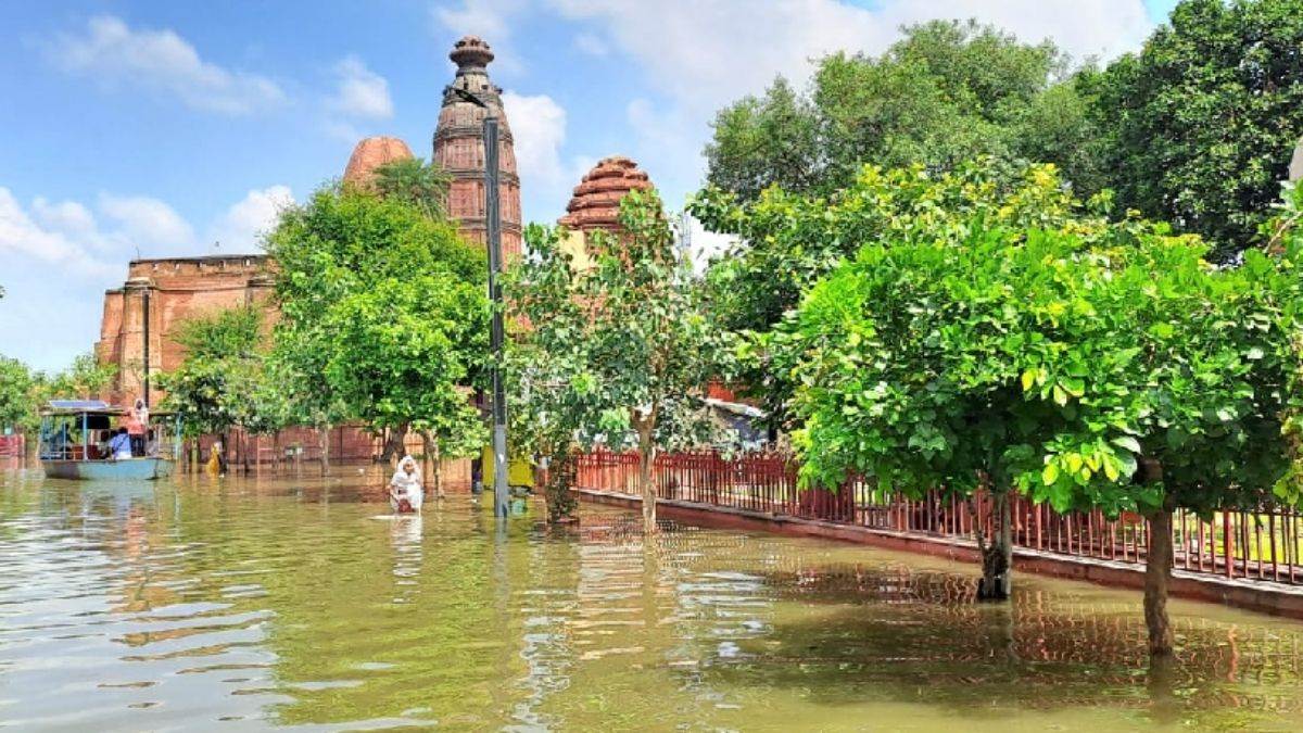 https://www.jagranimages.com/images/newimg/07092025/07_09_2025-parikarma_marg_water_24038568.jpg