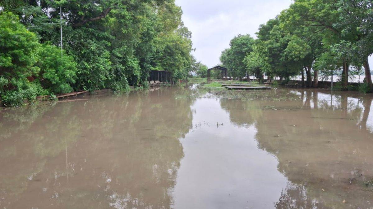 https://www.jagranimages.com/images/newimg/07092025/07_09_2025-piya_ghat_yamuna_24038509.jpg