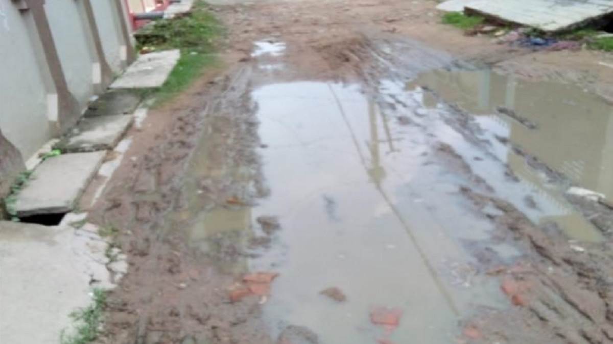 https://www.jagranimages.com/images/newimg/07092025/07_09_2025-prayagraj_road_24039185.jpg