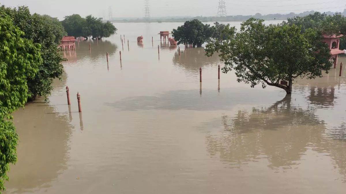 https://www.jagranimages.com/images/newimg/07092025/07_09_2025-yamuna_flood_24039033.jpg