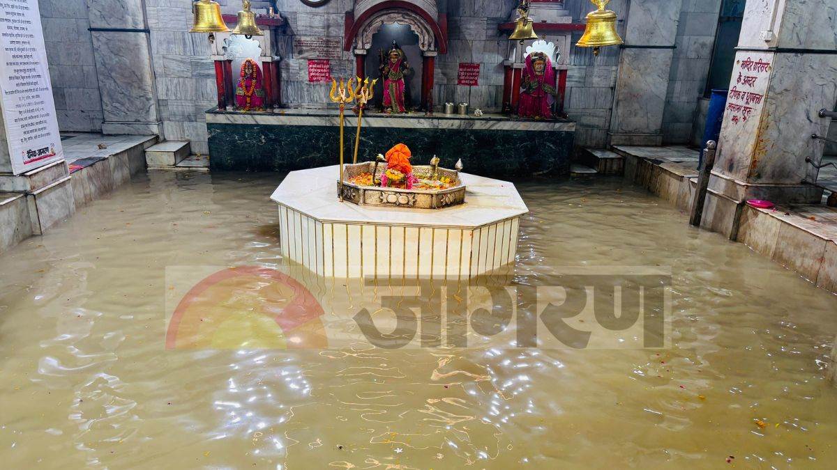 https://www.jagranimages.com/images/newimg/07092025/07_09_2025-yamuna_in_agra_kailash_mandir_24038426.jpg