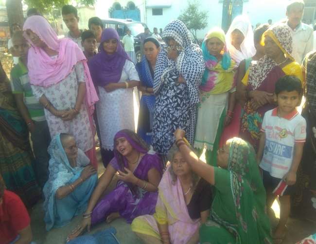 उन्नाव में किराना की दुकान में पेट्रोल-डीजल, कन्या भोज के दौरान आग लगने से एक बच्ची की मौत