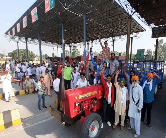 Farmers shut down Ladowal toll plaza in Ludhiana