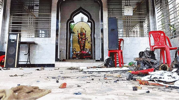बांग्लादेश में प्राचीन हिंदू मंदिर पर हमला। सांकेतिक तस्वीर।