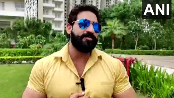 Youtuber Bobby Kataria : बॉबी कटारिया ने सीजेएम कोर्ट में सरेंडर कर दिया।
