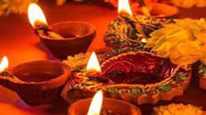 Diwali पर गोबर के दीये से रोशन होंगे घर-आंगन, अमेजन पर खरीद सकेंगे देवरिया में तैयार लक्ष्मी-गणेश की मूर्ति