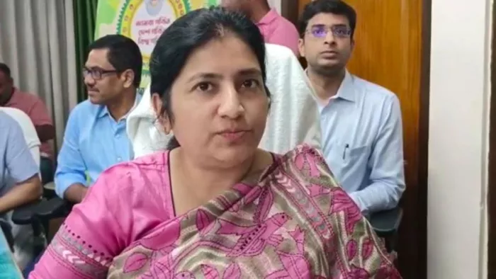 डीएम मौमिता गोदारा बसु की फाइल फोटो।
